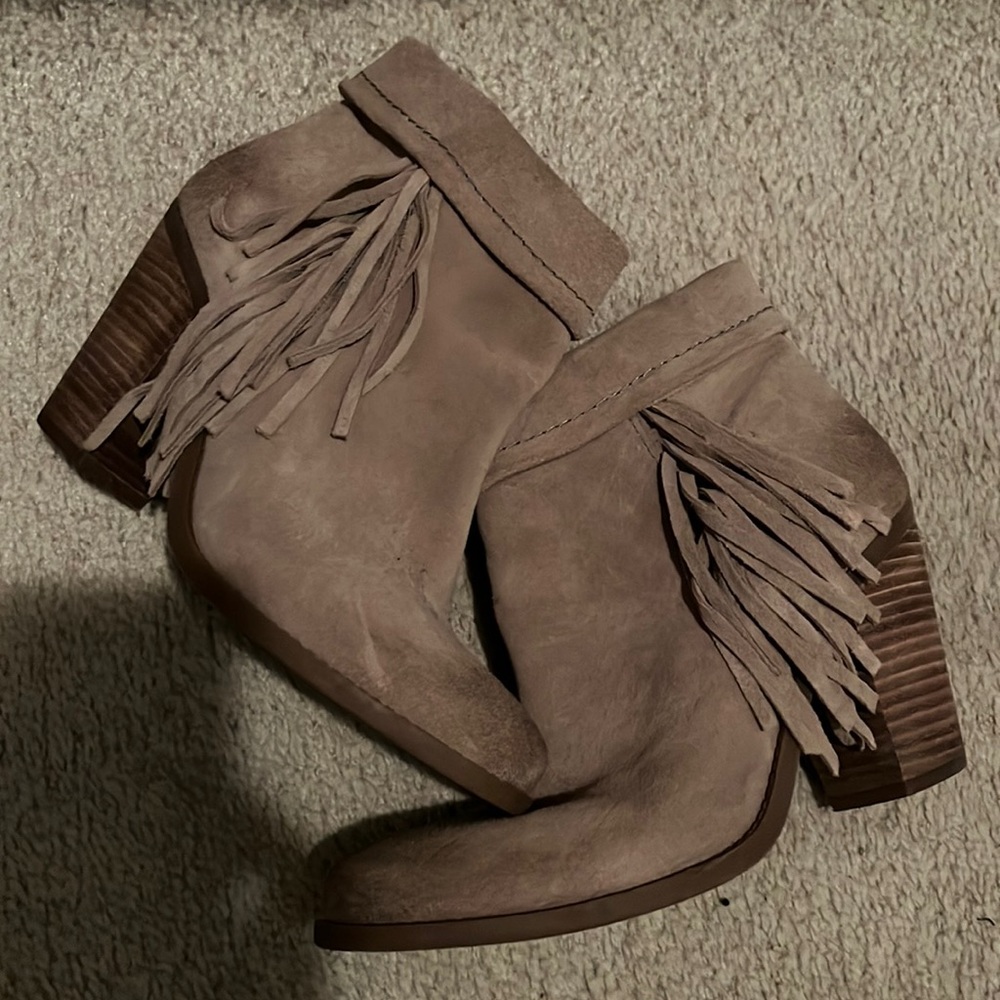 Fringed 👢 boots